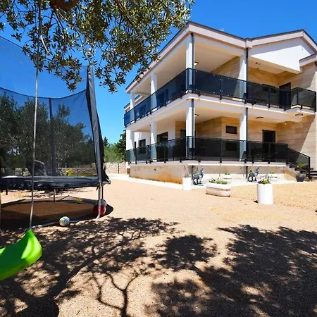 Penzion Filip With Swimming Pool Starigrad Paklenica