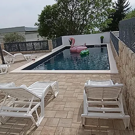 Filip With Swimming Pool Penzion