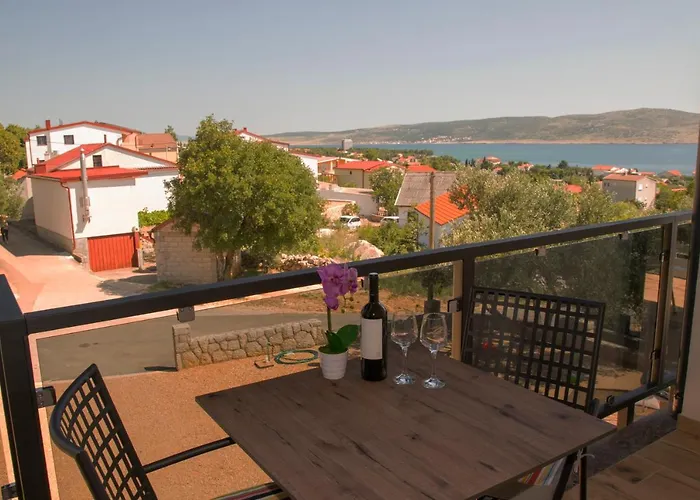 Filip Стариград-Пакленица