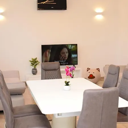 Filip With Swimming Pool Gasthuis 4*