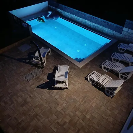 Filip With Swimming Pool ゲストハウス スタリグラード