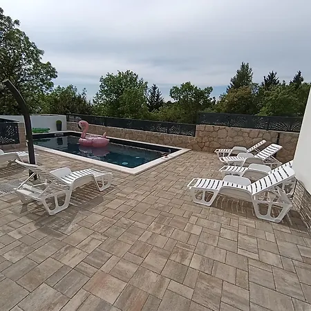 ゲストハウス Filip With Swimming Pool スタリグラード